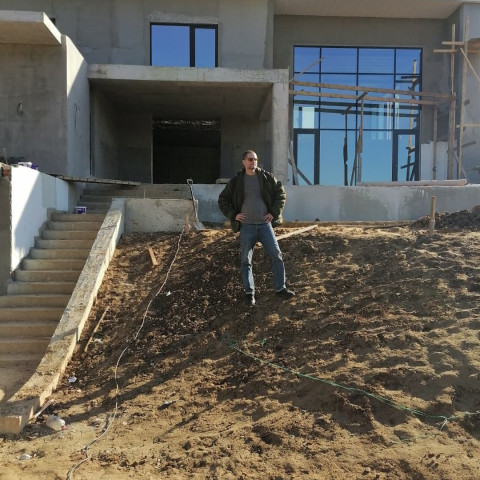 Бетонные дома на уклонных участках, сложности